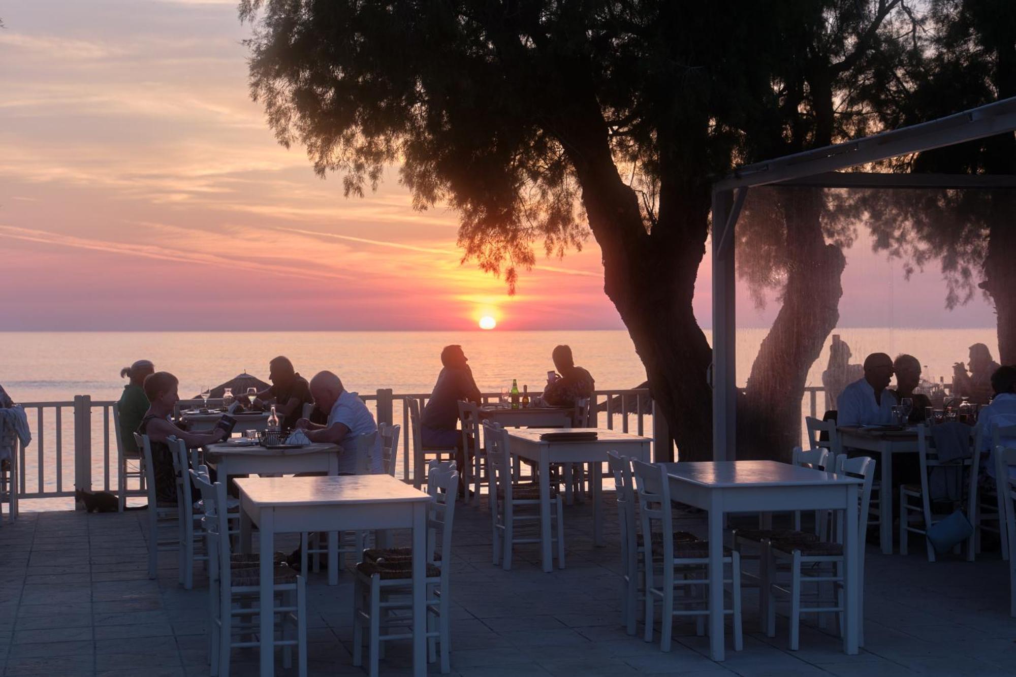Aphrodite Hotel Mithymna Exterior photo